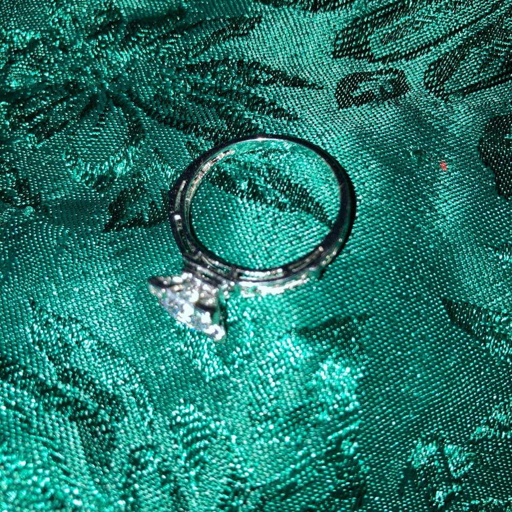 Eiffel Tower CZ ring - Picture 5 of 5